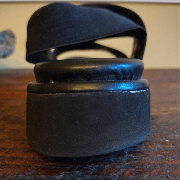 Donald Pliner Lue Black Elastic Sandals Size 8 - Picture 10 of 10